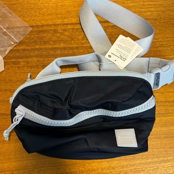 New Lululemon Belt Bag 2.5L unisex bag - Picture 2 of 4